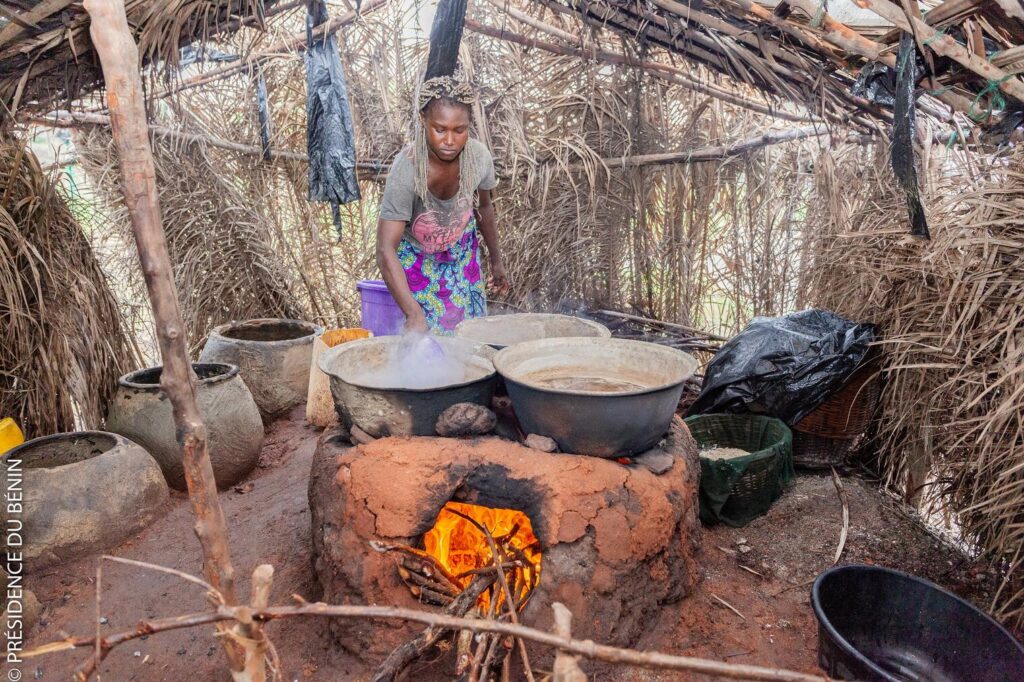 Fabrication de sel de cuisine au Bénin dans le village de Djègbadji