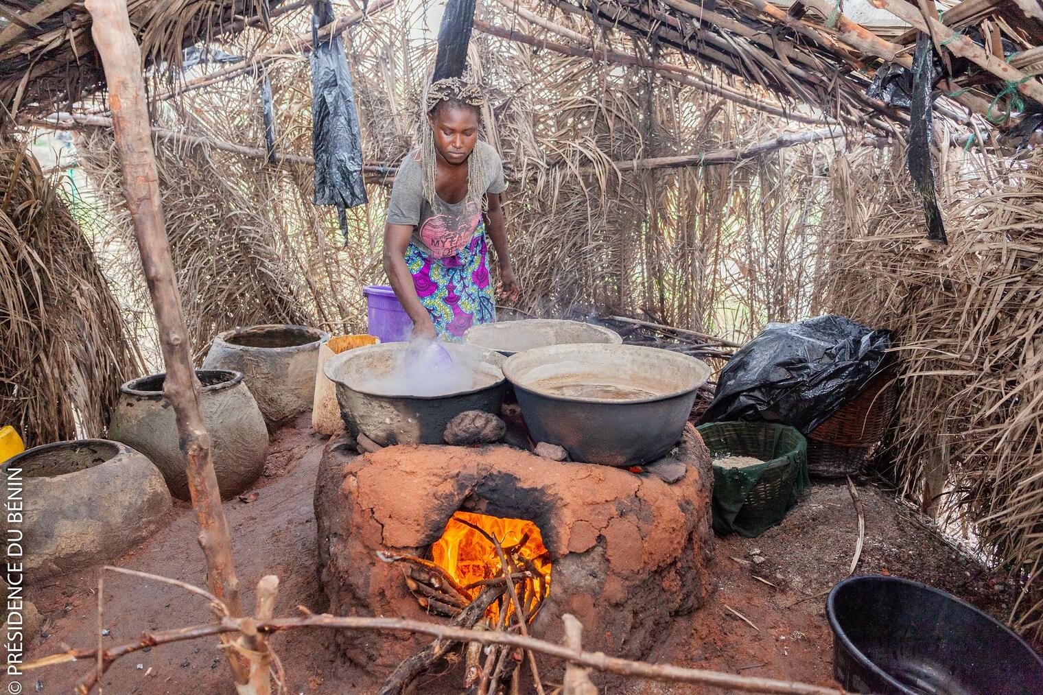 Fabrication de sel de cuisine au Bénin dans le village de Djègbadji