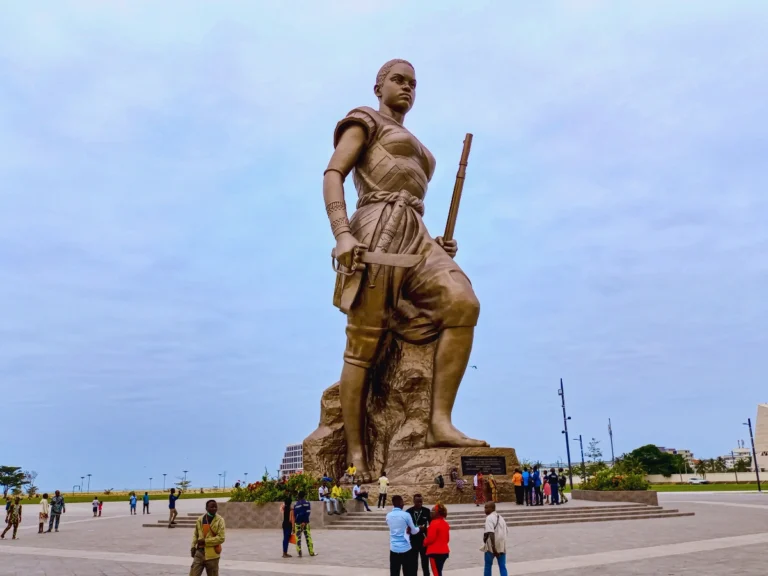 Site touristique au Bénin: Place de l'amazone Bénin